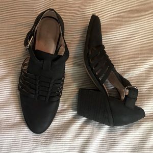 Caslon chunky heel woven black leather